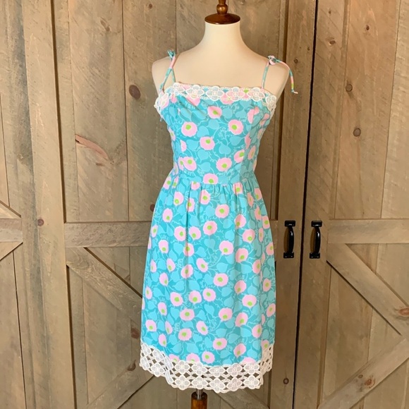 Vintage Lilly Pulitzer The Lilly sundress with eyelet lace trim Vintage Size 10 - Picture 2 of 12